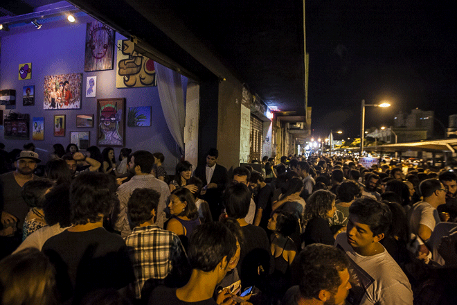 A rua é a pista de dança do bar (Foto: Luiz Carlos Oliveira)