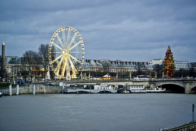 Ein glitzerndes Weihnachten im Riesenrad in Paris erleben