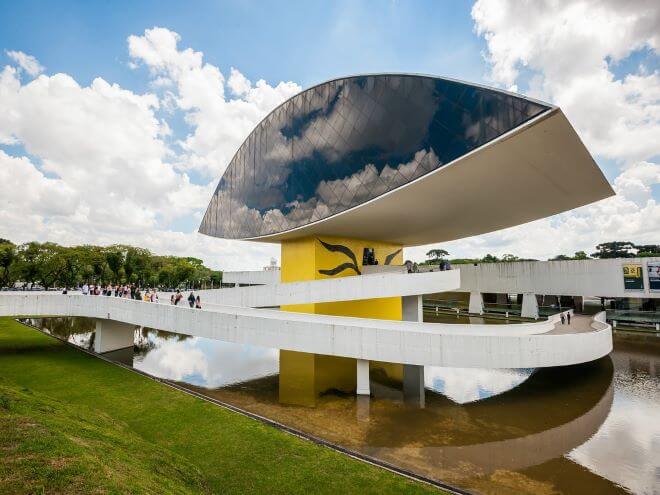 Museu Oscar Niemeyer  (MON) - Curitiba é um obra do artista no PR