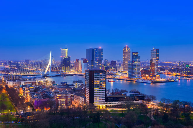 Bebouwing in Amsterdam en in Rotterdam