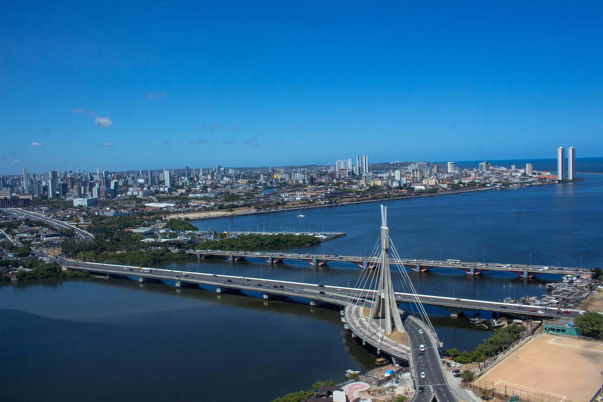Recife com suas pontes é ótimo destino no Brasil para viagem de carro ou roadtrip
