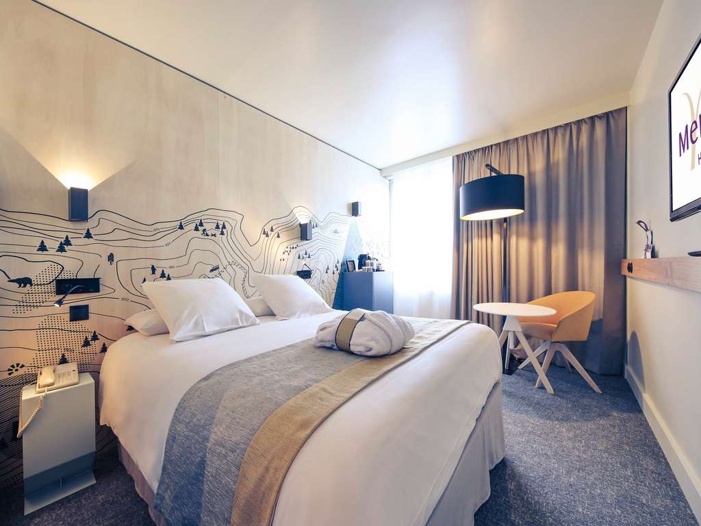 In the centre of Grenoble and with easy access to the TGV high speed railway station, the 4-star Mercure Grenoble Centre Alpotel is just right for your family holidays and to work quietly when on business trips. You will like how close the hotel is to the tram to take you to the Alpexpo conference centre, and you will be enchanted by its modern design. The Mercure Grenoble Centre Alpotel is a place that will give you complete satisfaction.