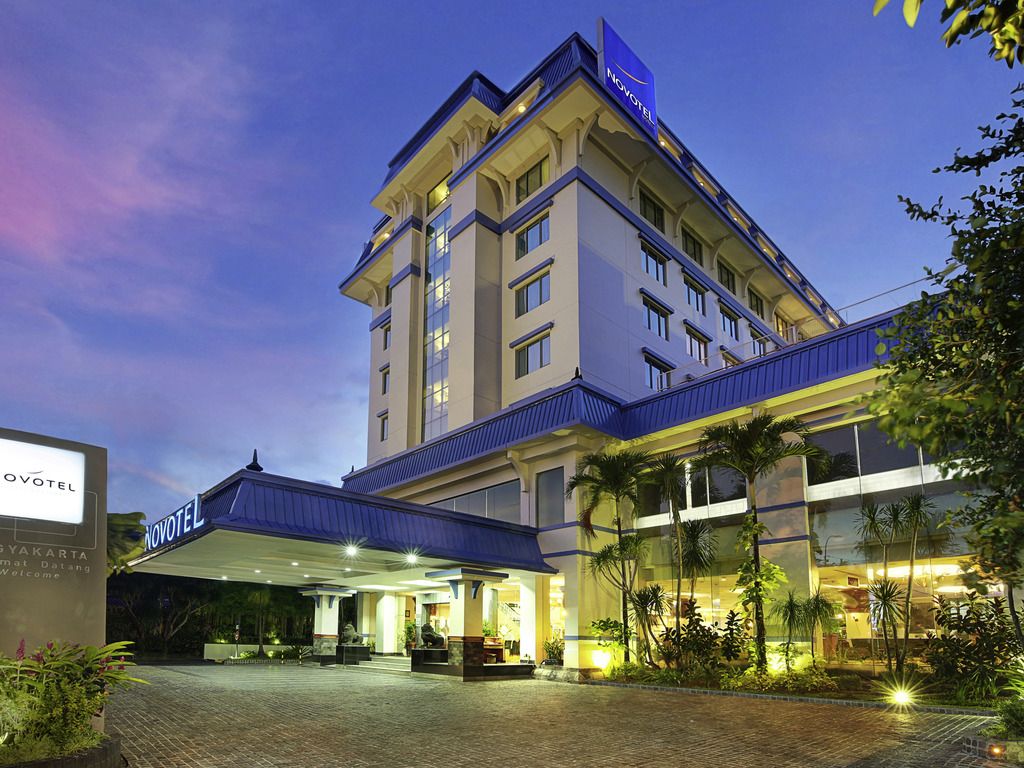 Strategically located in Yogyakarta, the hotel features spacious and cozy rooms.  Unwind at the outdoor tropical pool, entertain your palate in our Italian restaurant, get fit in our fitness center, relax in our sauna. Free high-speed WiFi is available throughout the hotel. The 9 meeting rooms and the ballroom are ideal to host your meetings, events and weddings. As a family or solo, on vacation or for work, Novotel Yogyakarta's team, known for their attention to detail, is expecting you!