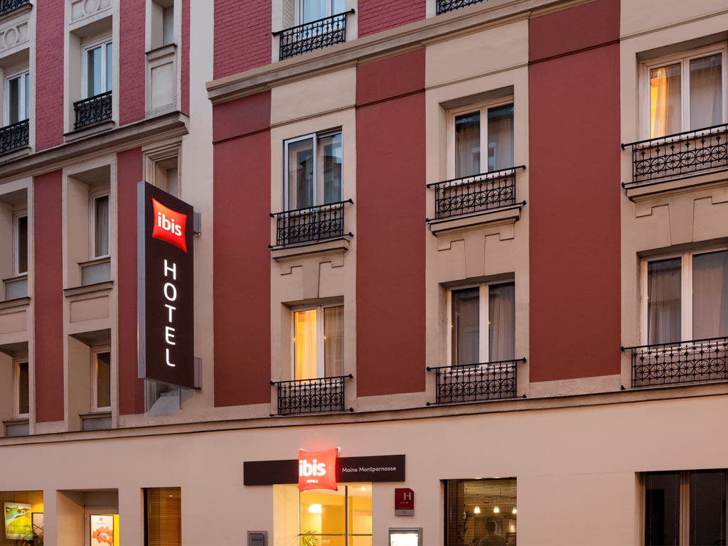 The ibis Paris Maine Montparnasse hotel is located in central Paris, 0.6 mi (1 km) from the Montparnasse train station and 1.2 mi (2 km) from the Parc des Expositions de la Porte de Versailles. The hotel offers 102 rooms with A/C and WIFI, as well as 2 ro oms designed for guests with reduced mobility. A bar, 24-hour snacks and paying covered private car park (narrow access) are available to you. Pets accepted. Our hotel is completely non-smoking. Many restaurants are located nearby.