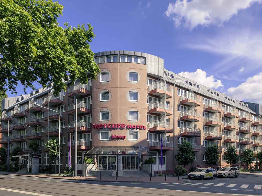 Perfect for business travelers and trade-fair visitors: The 4-star Mercure Hotel & Residenz Frankfurt Messe is close to Frankfurt's exhibition center, festival hall and congress center. All 336 rooms and 88 apartments have air conditioning and free WIFI. Guests enjoy free use of the wellness area. Our CCH-certified hotel has 6 conference rooms for events of up to 100 pax. It is 9.3 miles to the airport and approx. 1.2 miles to the train station and highway. Garage available