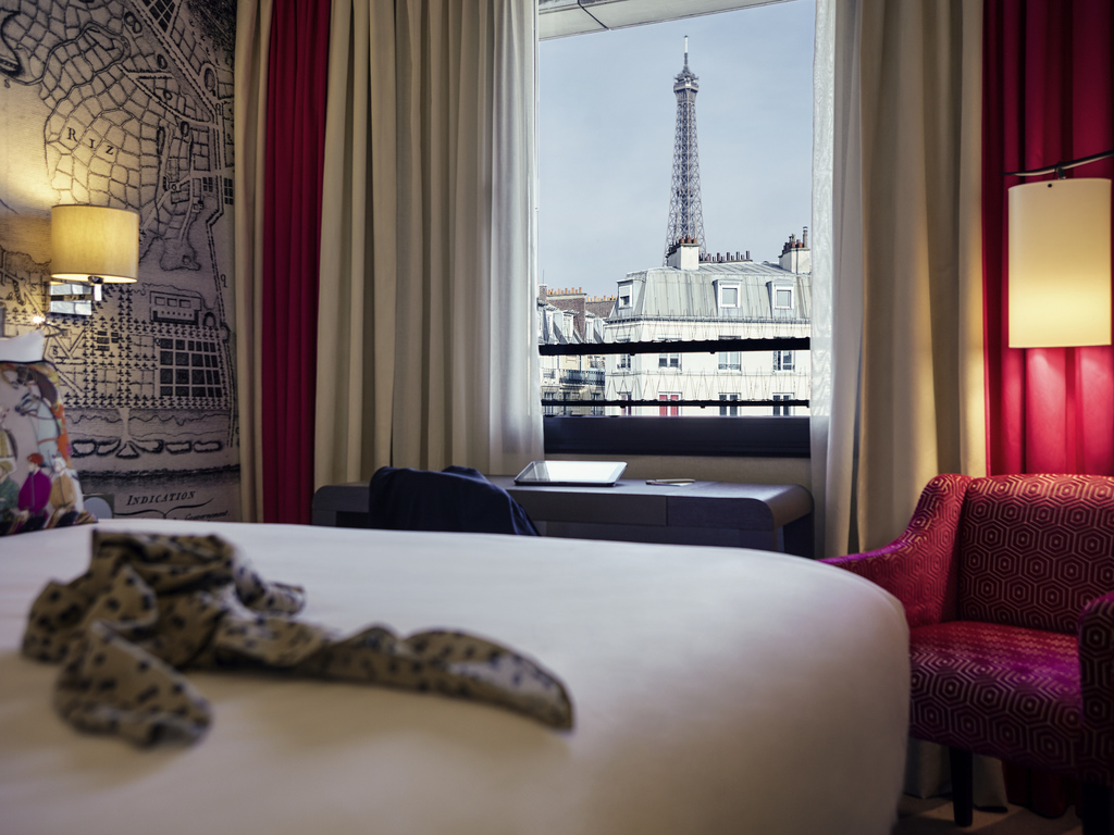 Located in the heart of Paris, the completely renovated Mercure Paris Tour Eiffel Grenelle is ideal for your business trips or for a two-trip getaway. This hotel has a patio, a few rooms with an Eiffel Tower view, a fitness room and a sauna. For successful seminars, discover our two rooms equipped with a view of the Japanese garden. The WiFi is available to you and we offer room service, a lounge bar and a private covered parking.