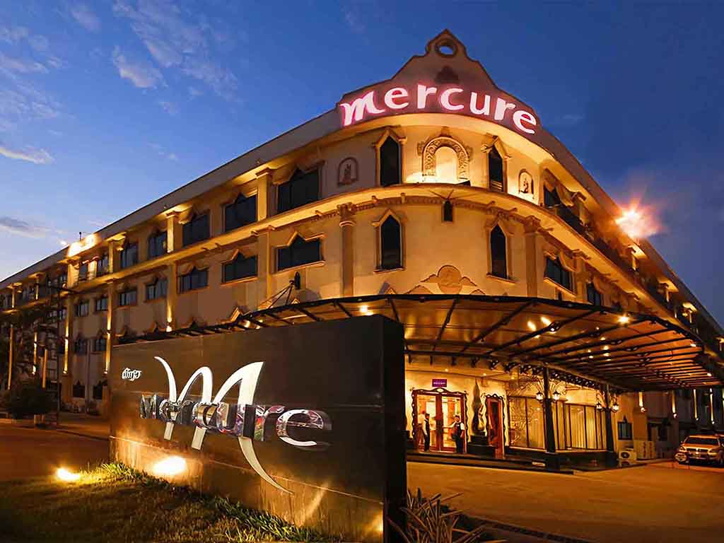 Mercure Vientiane is a 4 star-hotel that caters to both business and leisure travellers. This charming hotel is positioned conveniently close to Wattay Intenational Airport, Mekong River, the Vientiane waterfront and town centre with its many restaurants, cafes and bars. It also offers easy access to tourist attractions including temples and night markets.