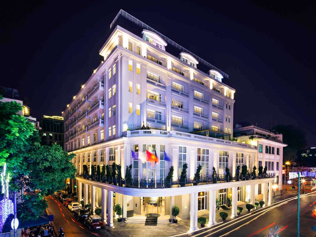 The 5-star Hotel de l'Opera Hanoi is located in the center of Hanoi, close to the Opera House. Just 3 minutes walk from Hoan Kiem Lake and the Old Quarter, the 107 rooms and suites are a sanctuary of comfort, with hand picked luxurious amenities and 21st Century technology. Restaurants, bar, four-season swimming pool and free WIFI combine to deliver memorable operatic moments for both business and leisure travellers.