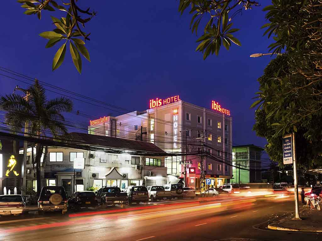 15 minutes from Wattay International Airport and located in the heart of the city next to the Nam Phu Fountain, ibis Vientiane provides an excellent base from which to explore the nearby historical monuments, embassies, restaurants and Mekong Promenade. Enjoy a good night's sleep with ibis Sweet Bed, free WiFi and variety of TV channels with multi languages (English, French, Japanese, Korean & Thai). A 24-hour simple snack menu is available as well as buffet breakfast from 6.30AM.