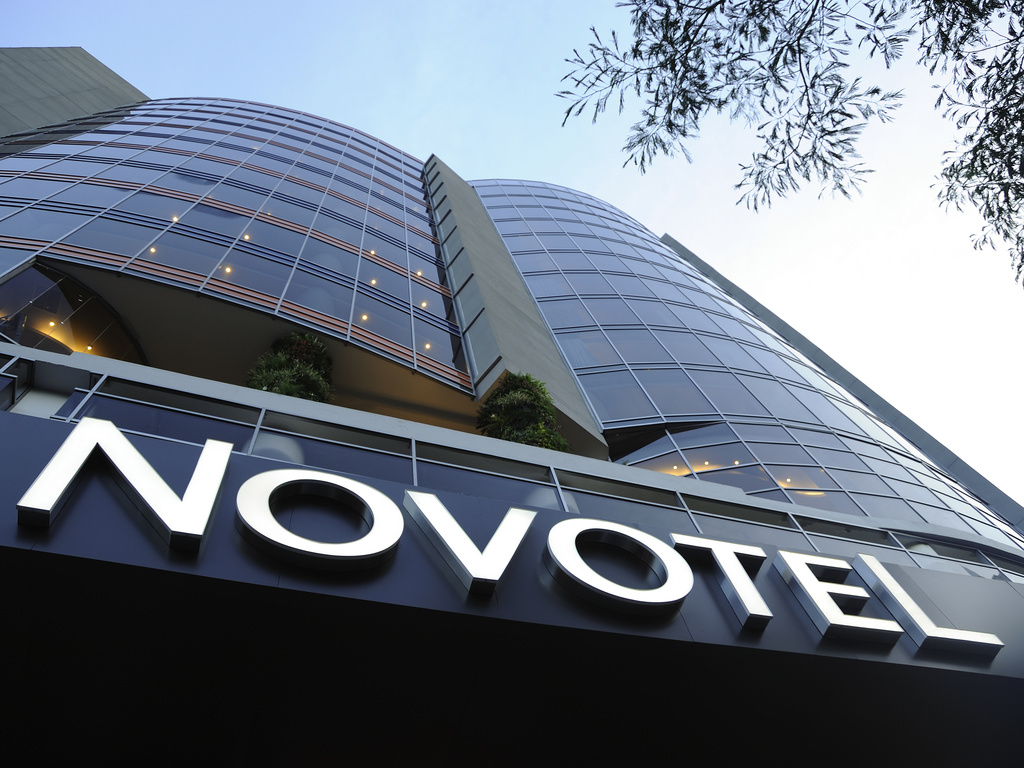 Book your stay at the Novotel Panama City hotel, in the center of the business district. Perfect for business trips or getaways. The two modular high-tech meeting rooms are suitable for any event. The spacious rooms have king-size beds, WiFi, a work area and superb views of the city. There is also free parking and a fitness center. Savor fantastic traditional dishes in the restaurant while you admire works by local artists. Enjoy art at Novotel.