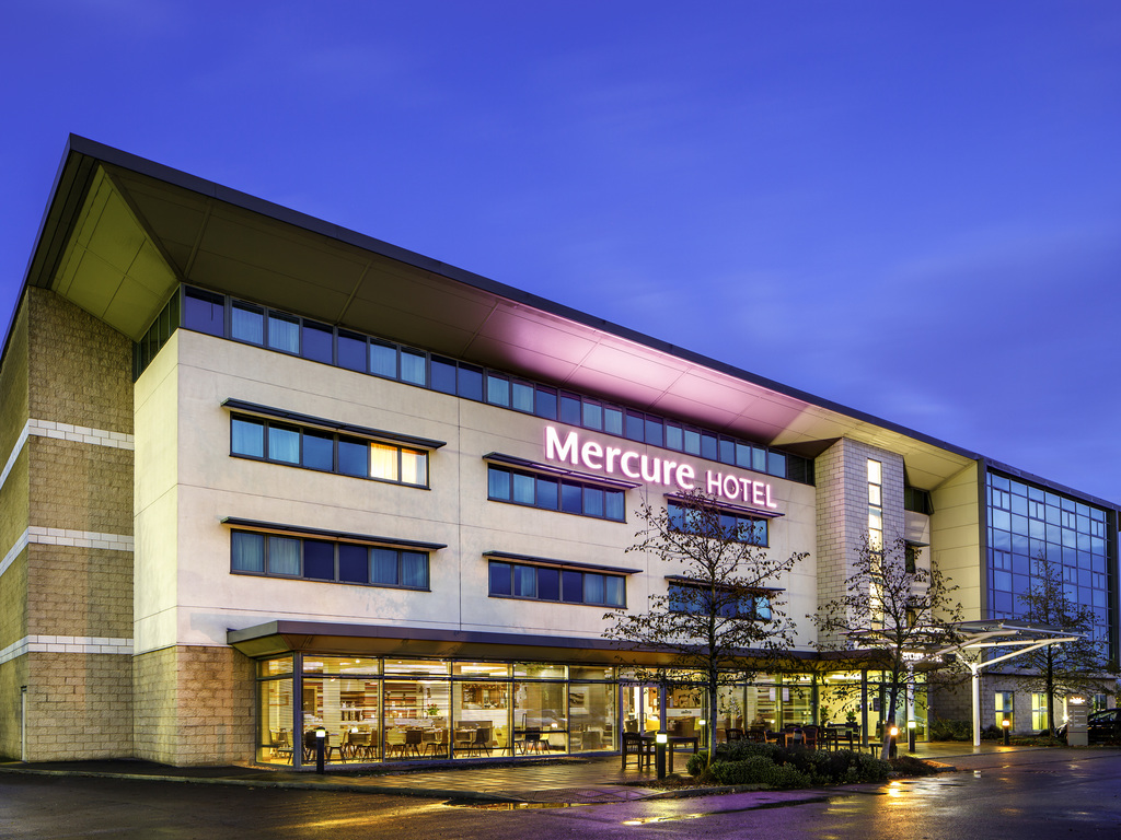 Mercure Sheffield Parkway hotel is a modern 4 star hotel just 4 miles away from the city centre. Our 78 spacious bedrooms are well equipped for all your needs including free Wi-Fi throughout the hotel. The Foundry Restaurant & Bar provides a choice of mod ern cuisines and a range of beers, wines and spirits. The meeting & event facilities can cater up to 150 guests with easy access and free parking Mercure Sheffield Parkway is perfect for your leisure or business trips