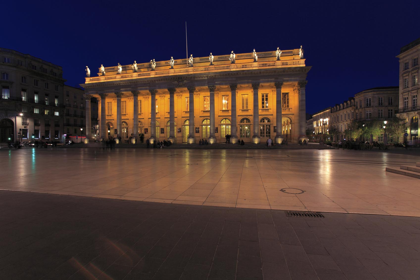 Une vue de nuit sur le Grand Théâtre de Bordeaux
