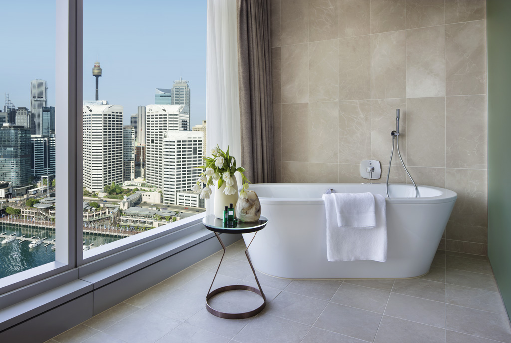 Luxury Corner Bathroom at Sofitel Sydney Darling Harbour