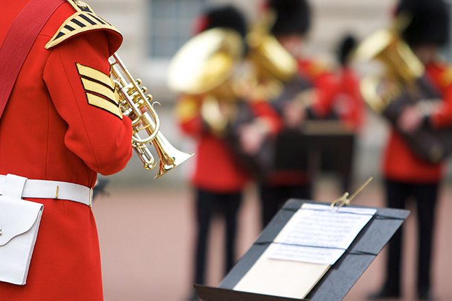 buckingham-palace-guard-ceremony-london