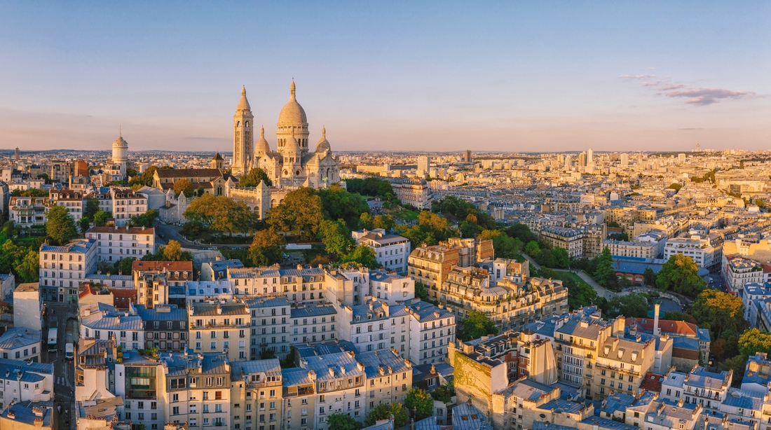 Colline de Montmartre avec Basilique du Sacre-Coeur