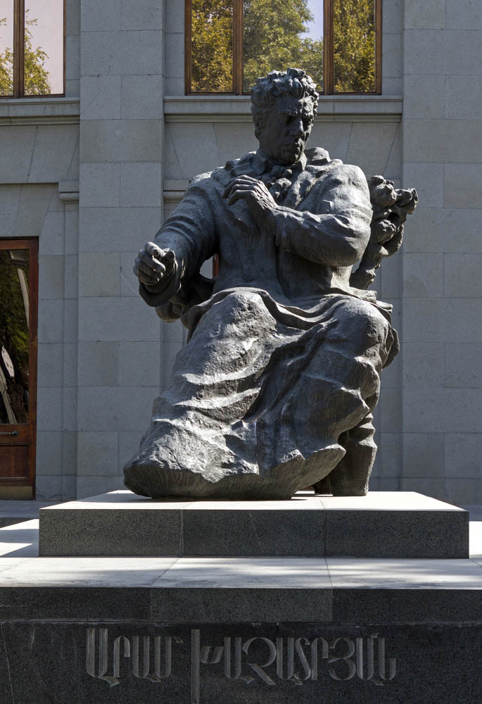 Статуя Арам Хачатурян