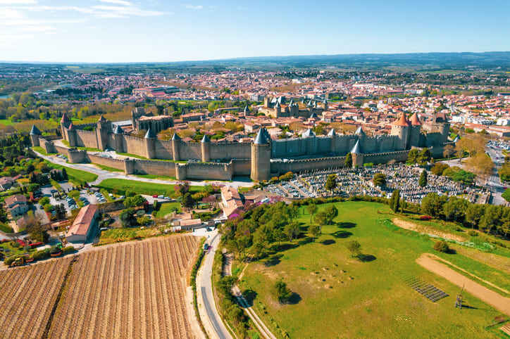 Vue aérienne de la ville fortifiée médiévale de Carcassonne