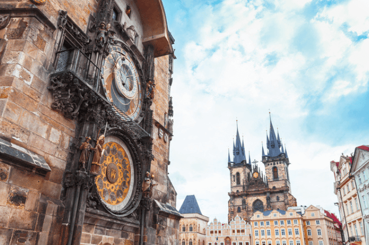 Prager Rathaus mit astronomischer Uhr 
