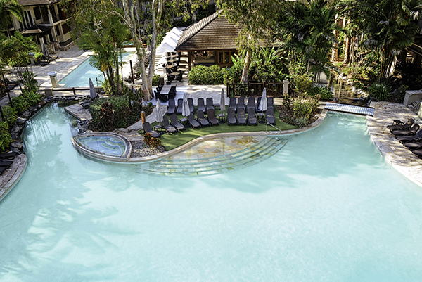 Pullman Palm Cove Sea Temple Resort & Spa pool