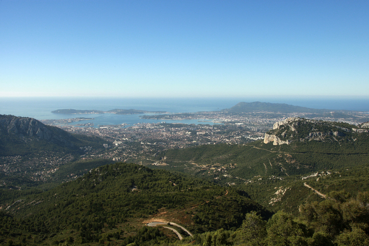 Vue de Toulon depuis le sommet du Mont Caume