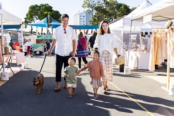 A family walking through the markets together in the Gold Coast